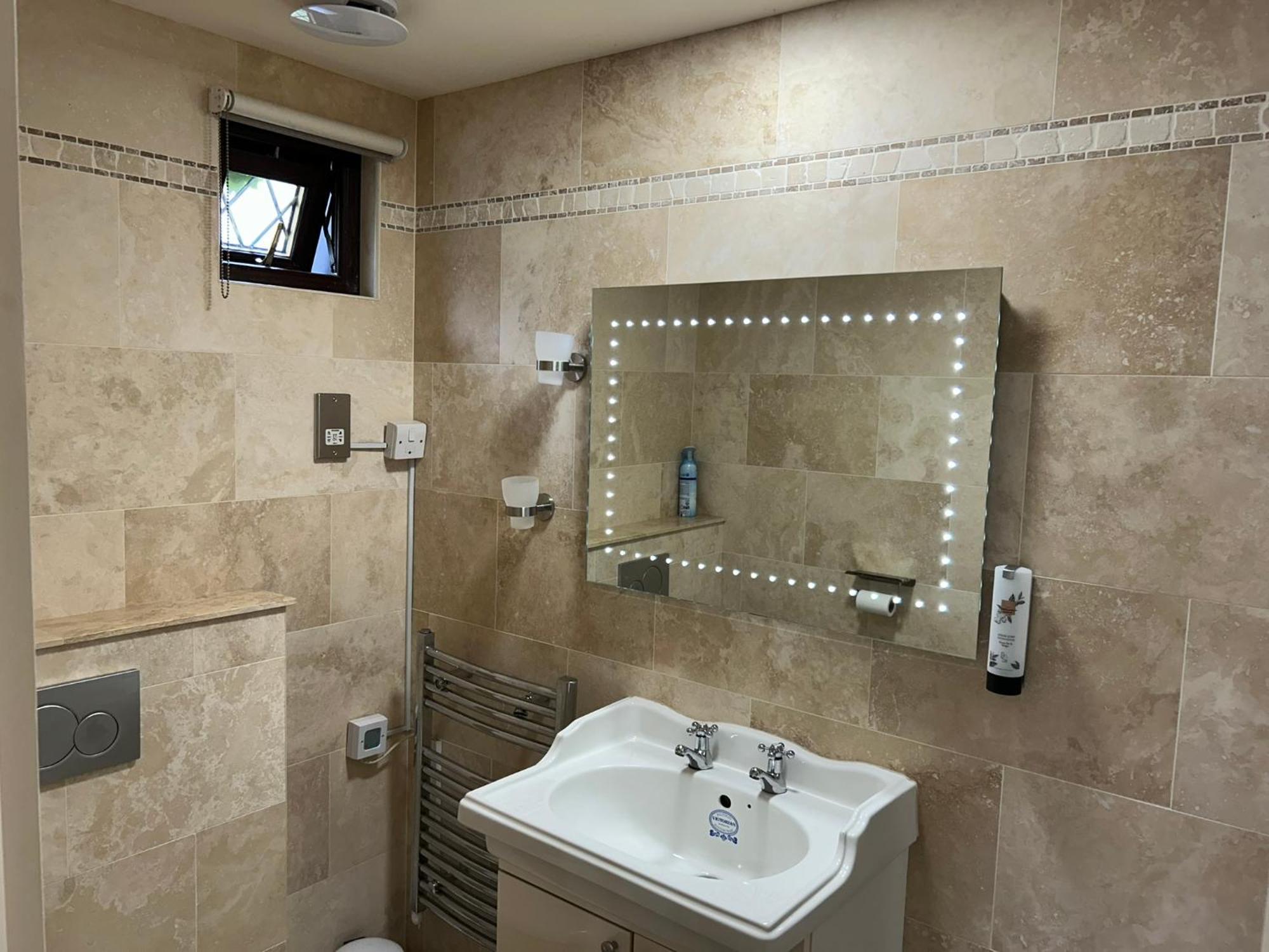 Oakwood Bed And Breakfast Heathrow Hillingdon Exterior photo